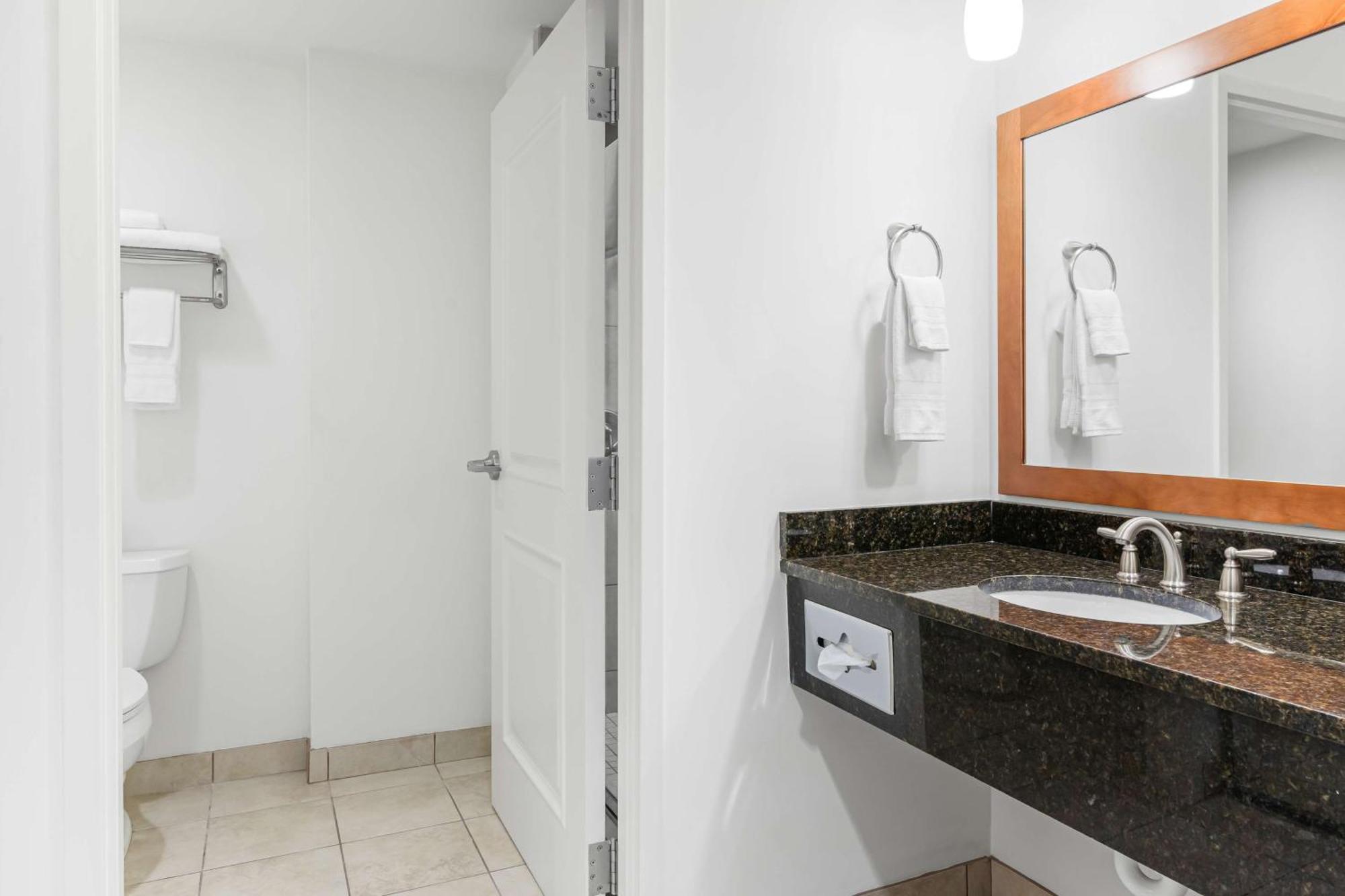 Best Western Plus Westgate Inn And Suites Leland Esterno foto