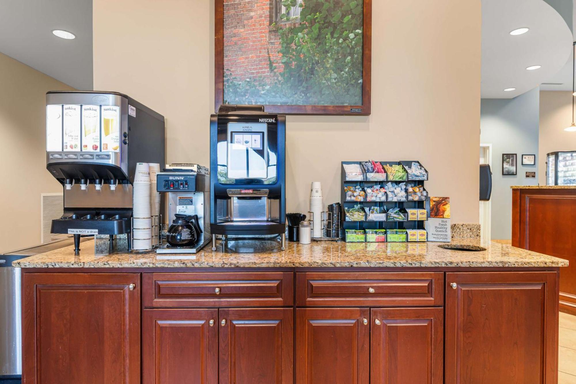 Best Western Plus Westgate Inn And Suites Leland Esterno foto