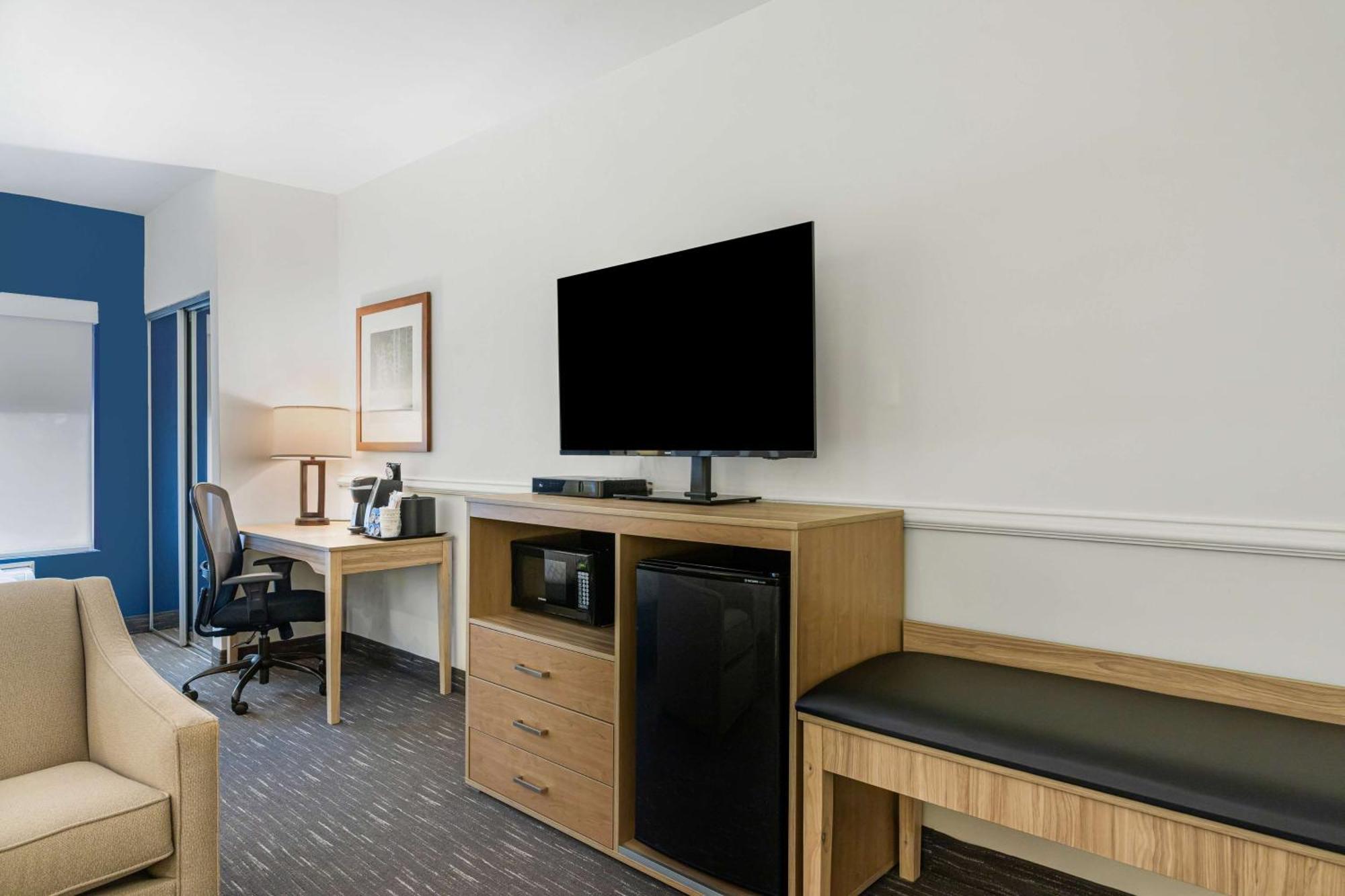 Best Western Plus Westgate Inn And Suites Leland Esterno foto